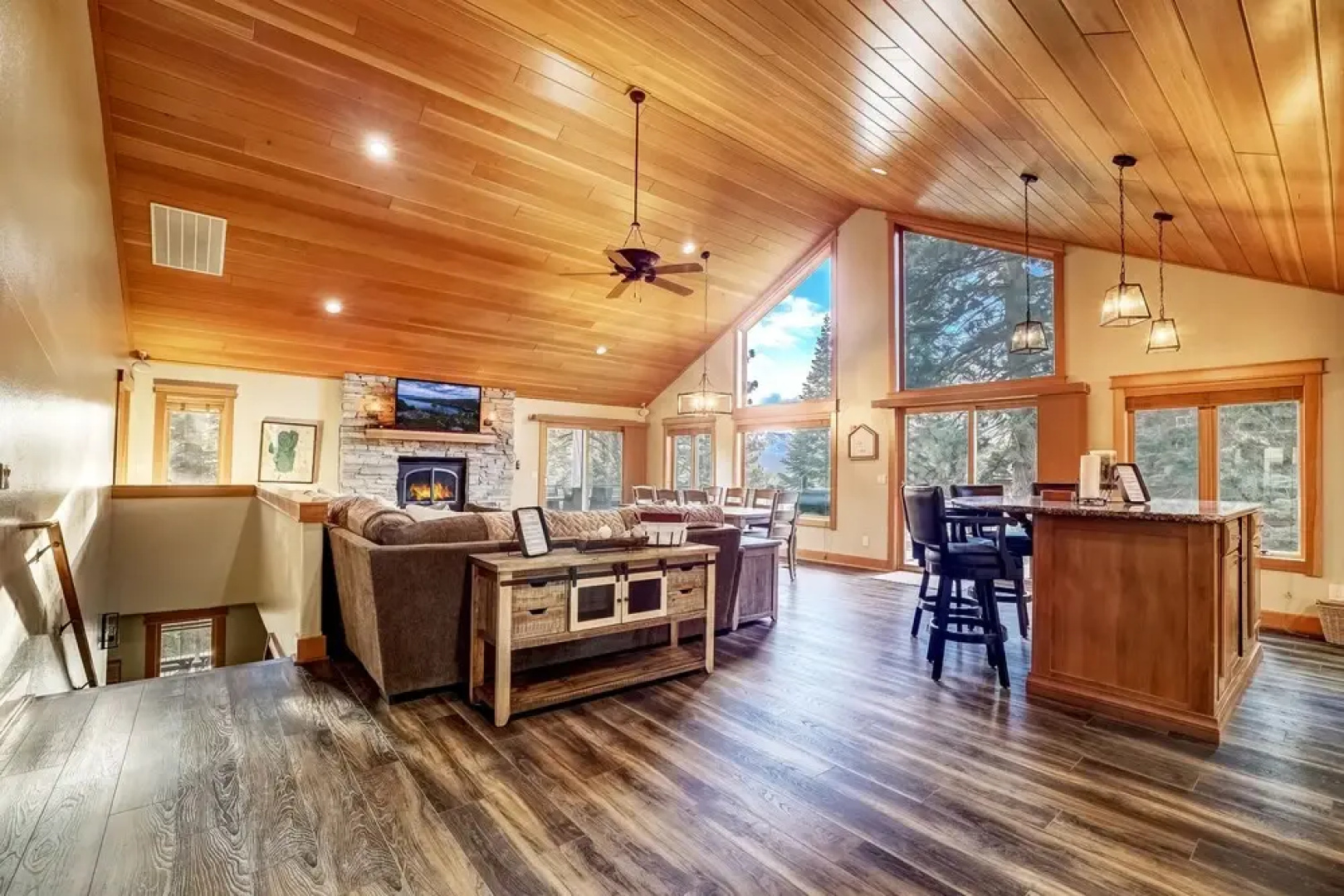 Golden Bear Lodge