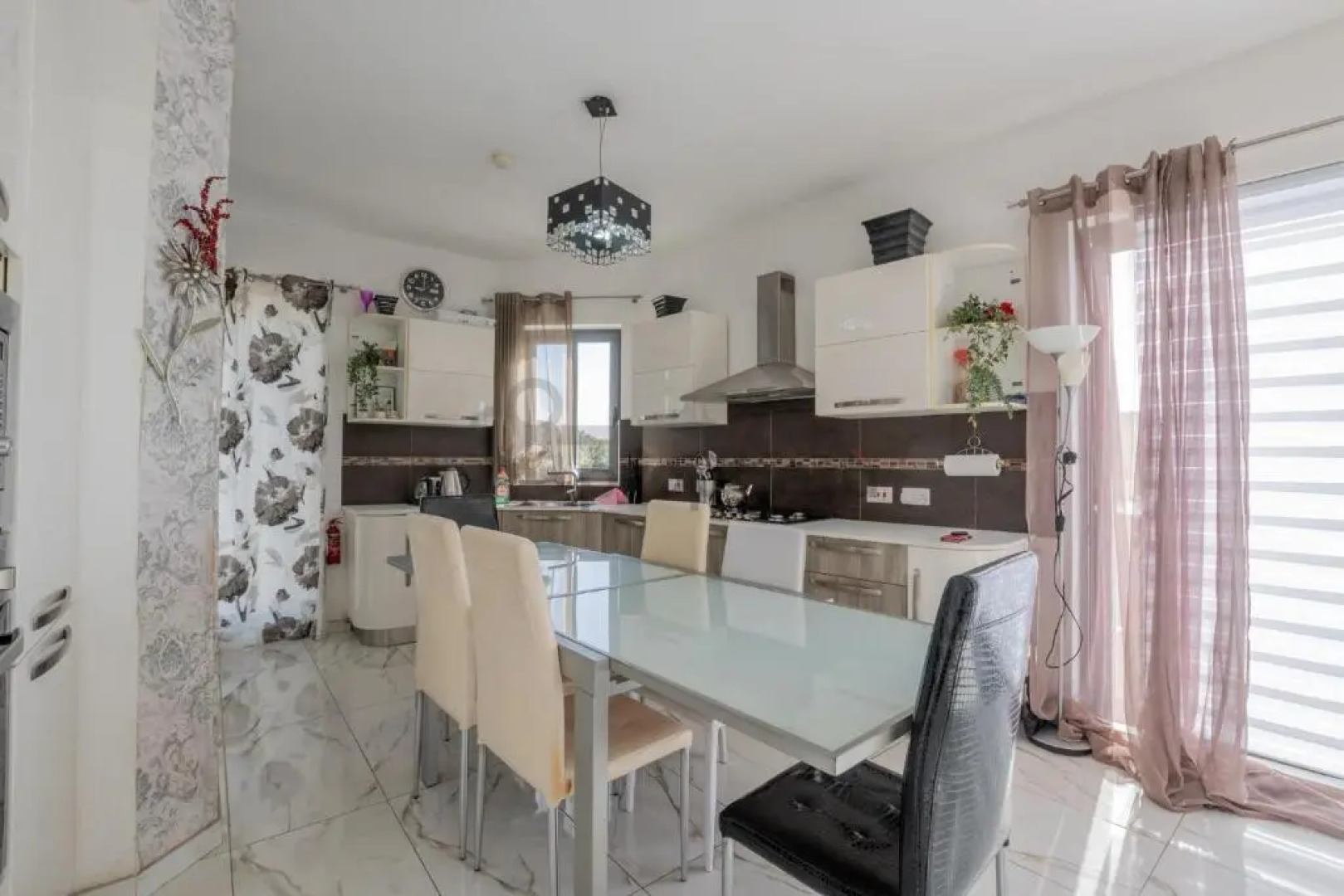 Stunning Views 4 Bedroom Penthouse in Marsaxlokk