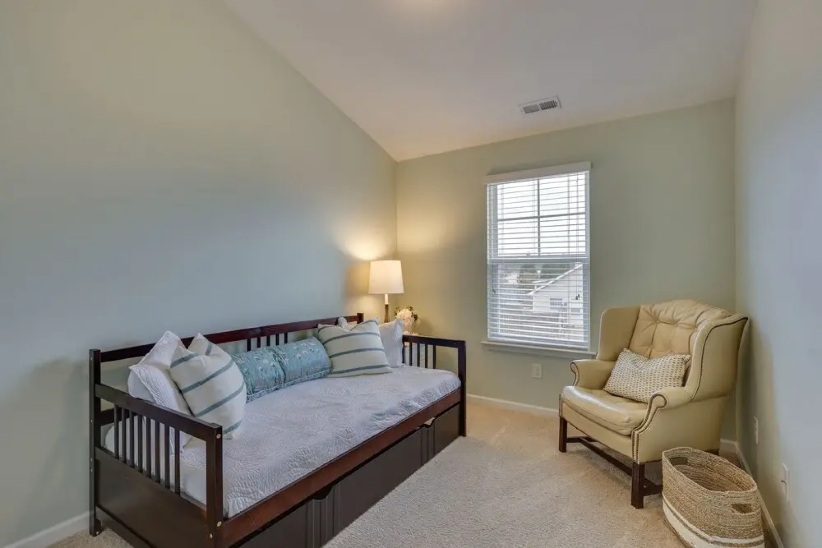 Sweet Dreamin Townhome ~ 7 Mi to Beach!