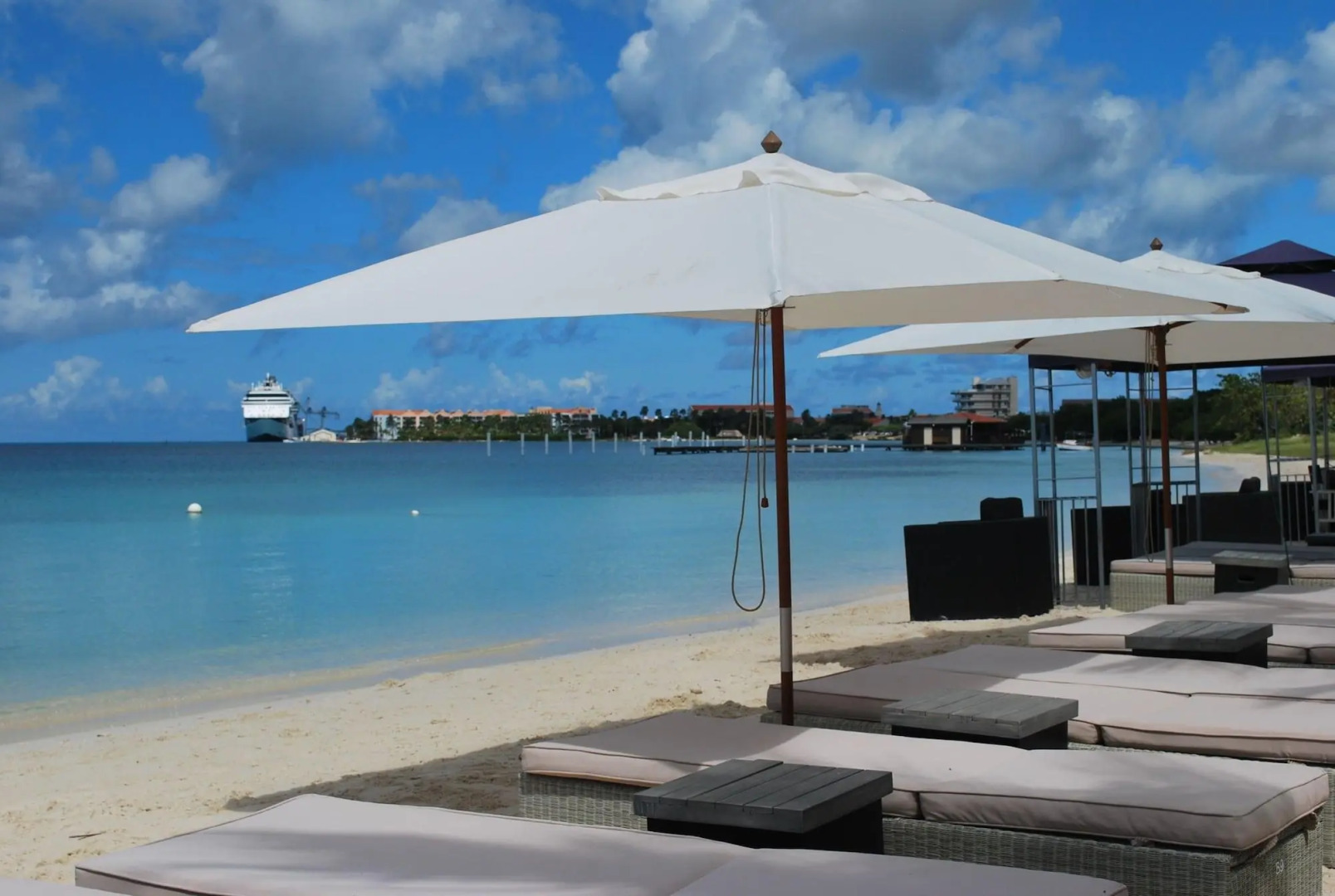 voco Surfside Aruba by IHG