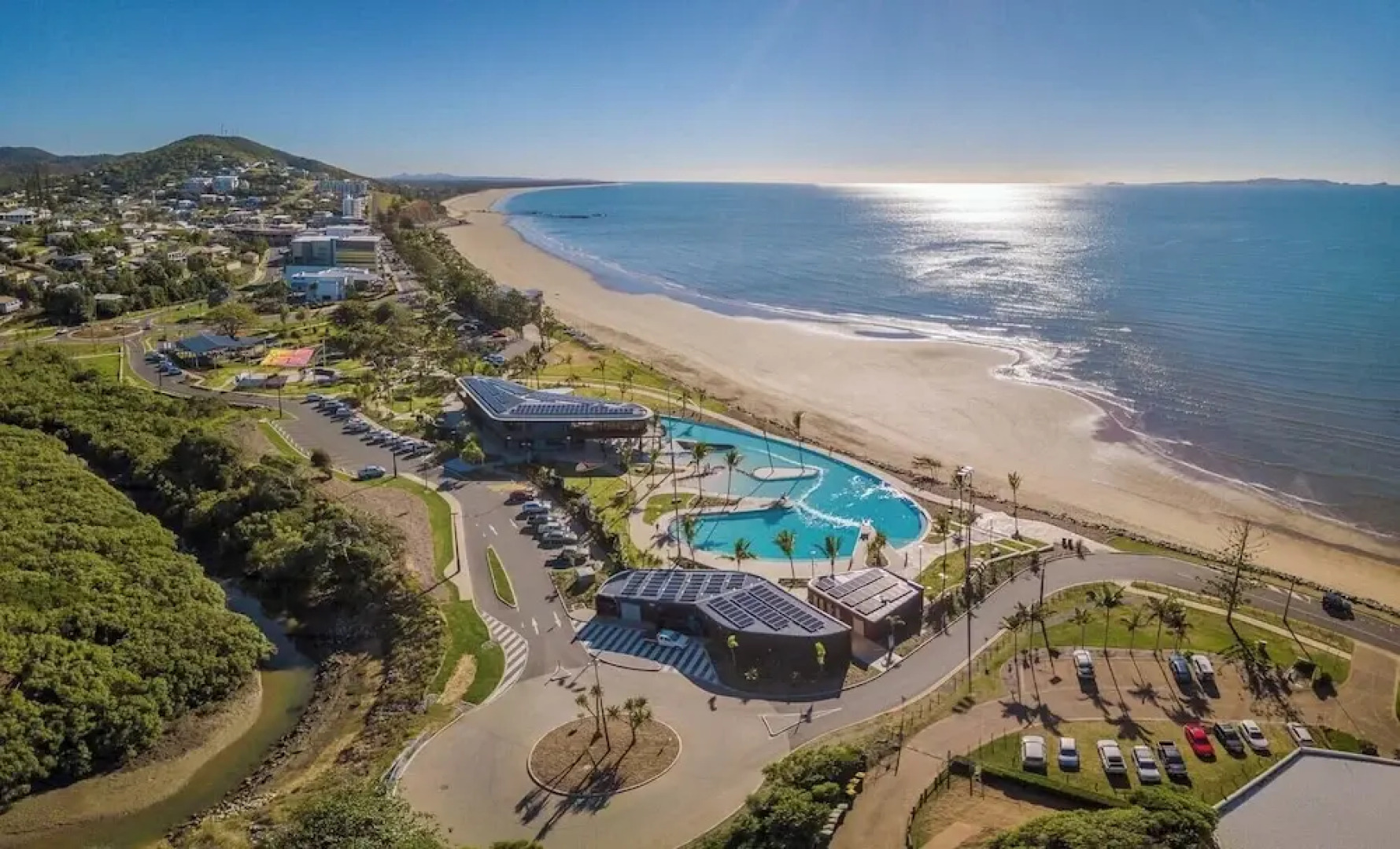 Kinka Palms Beachfront Apartments / Motel