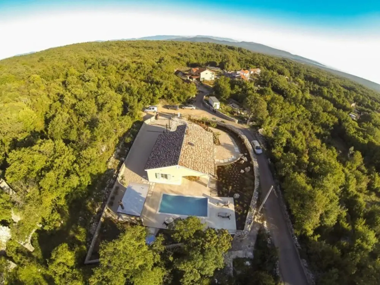 Alluring Villa in Kras With a Swimming Pool