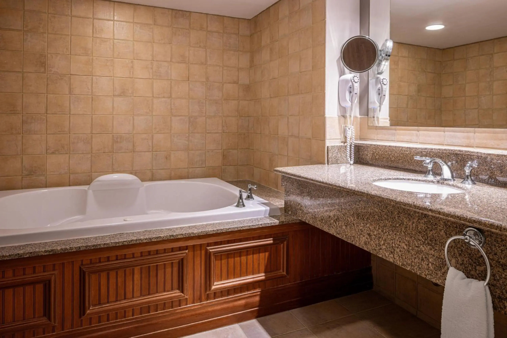 Isle Casino Hotel - Waterloo - A Caesars Rewards Destination