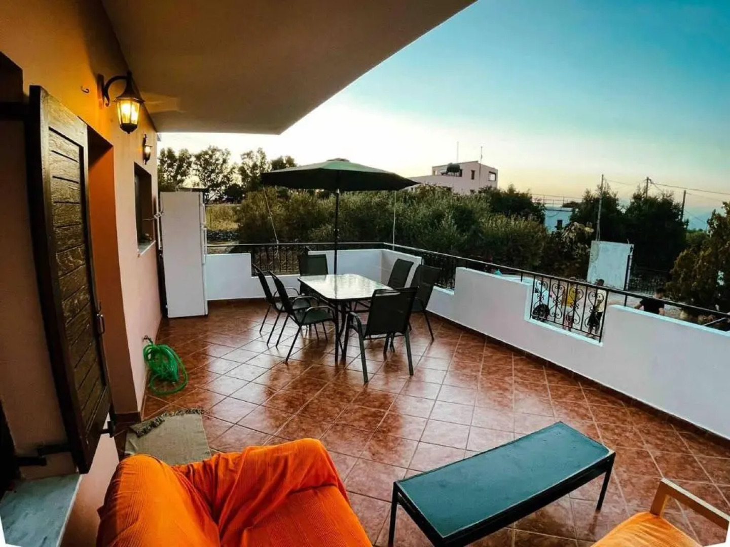 2 Bed House - Sleeps 5 - Garden - Parking - Wifi