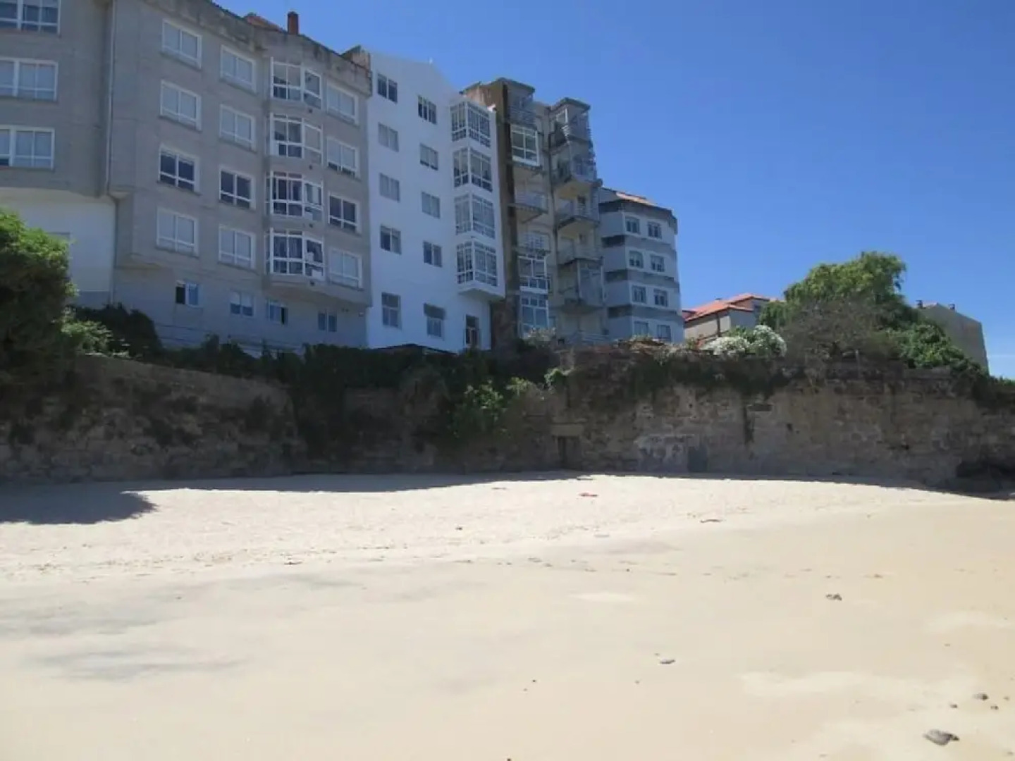 Galicia 100423 3 Bedroom Apartment by Mo Rentals