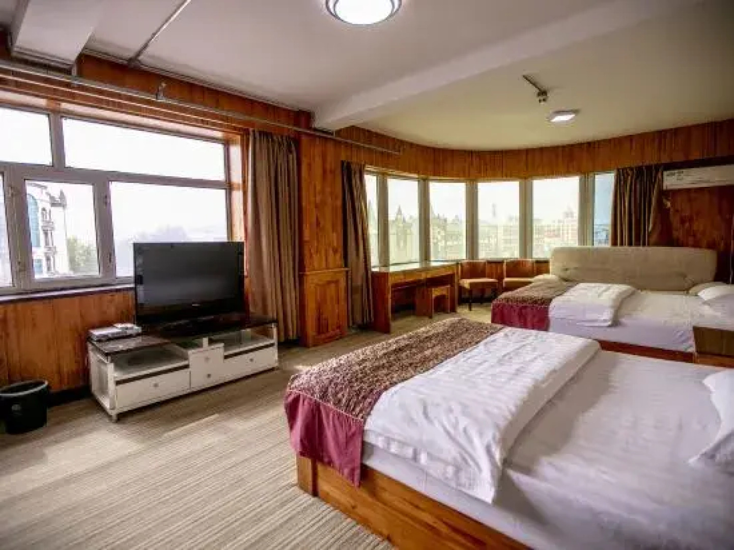 Family Selected King Bed Hotel