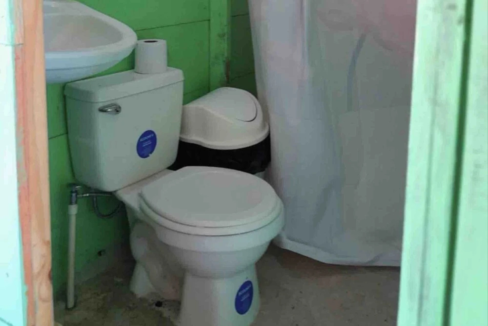 Private Ocean-Front Cabin with private bathroom on San Blas Island