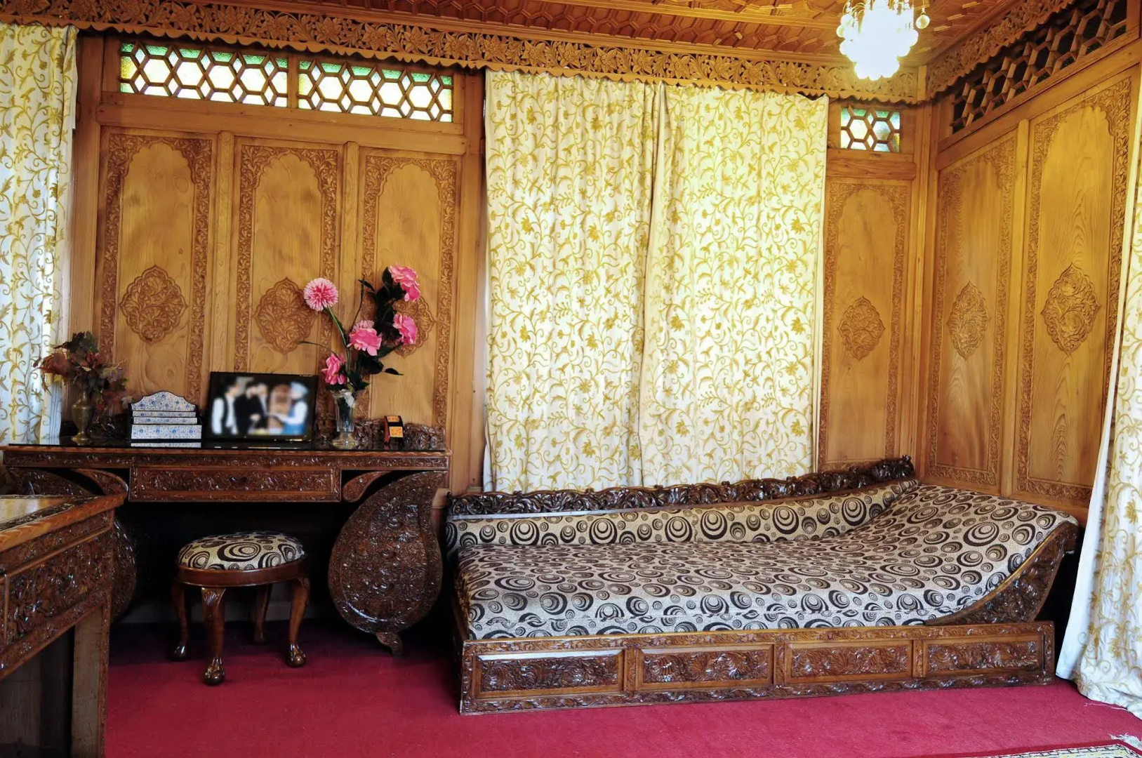 Wangnoo Houseboats