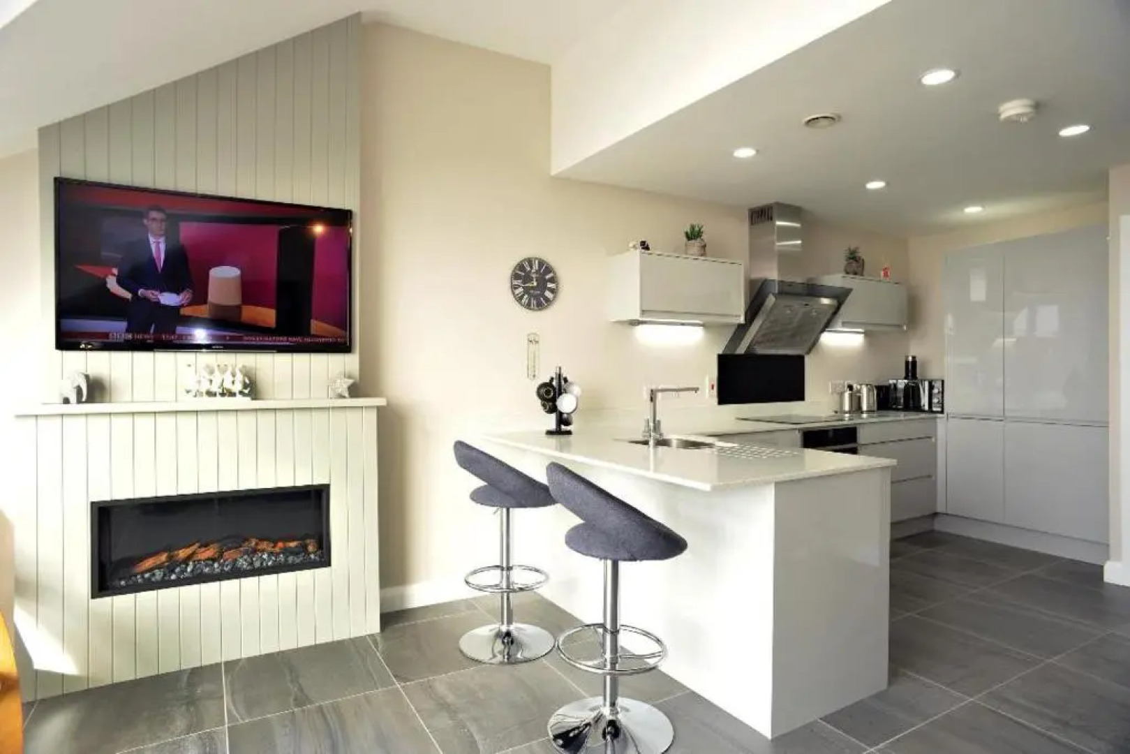 Apartment 10, SOUTH PIER, 13-14 Kerr Street,