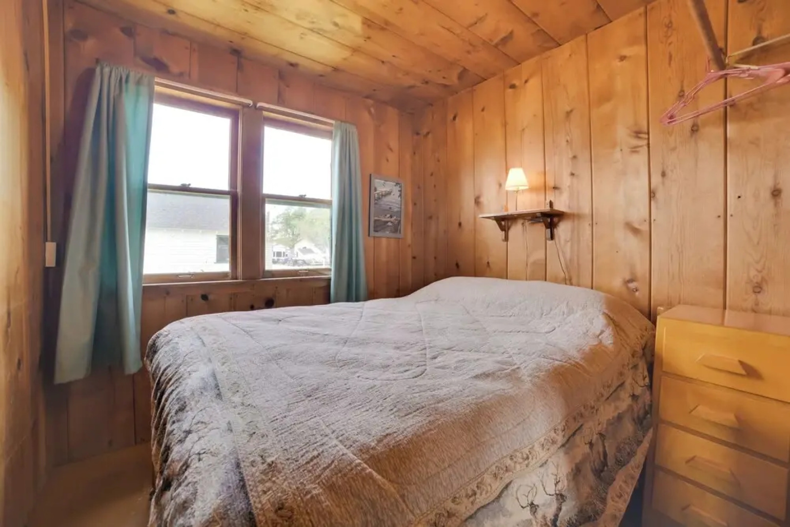 Cabin 8 on Lake Huron in Les Cheneaux Islands!