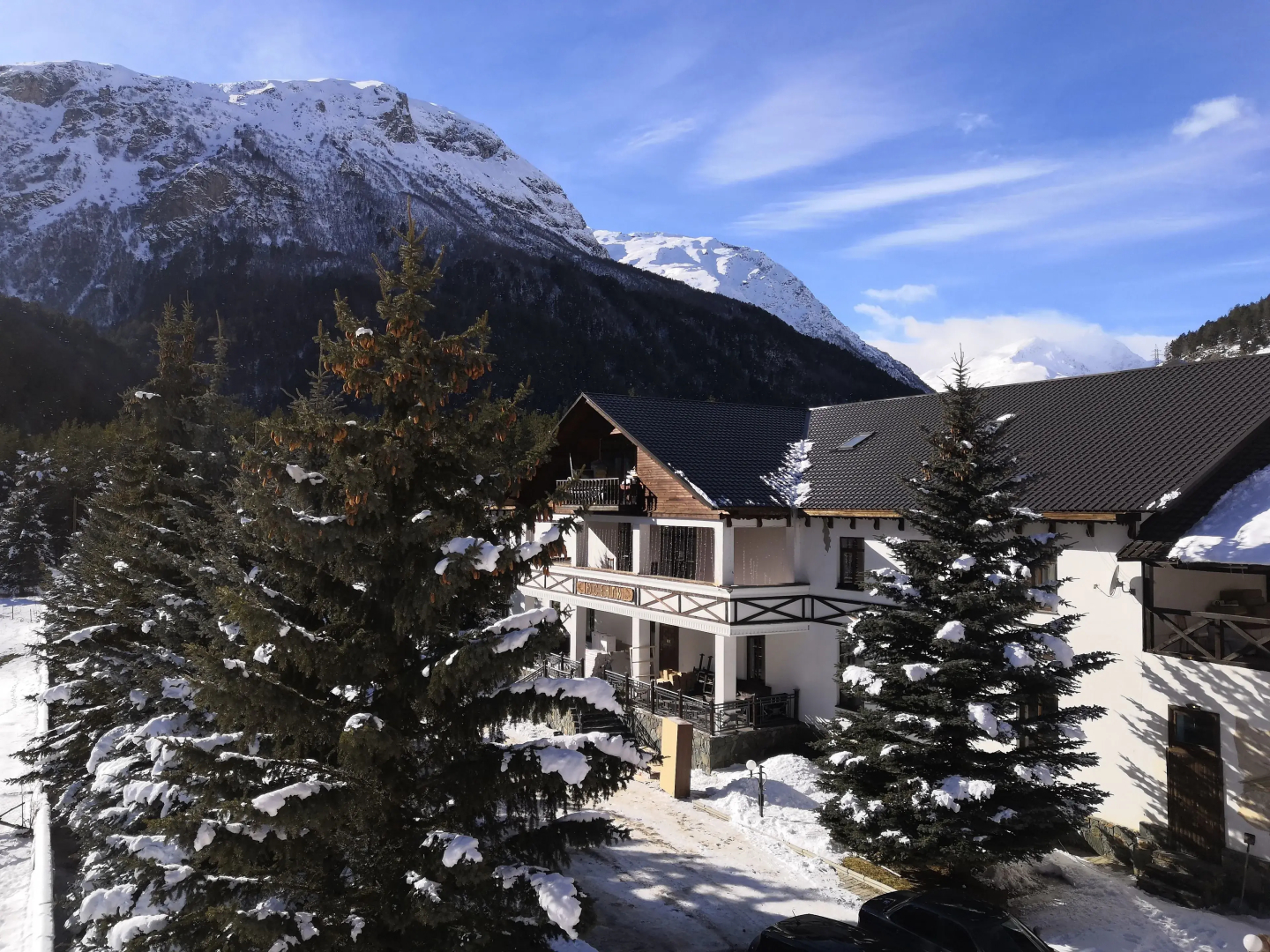 Elbrus HiLoft Hostel