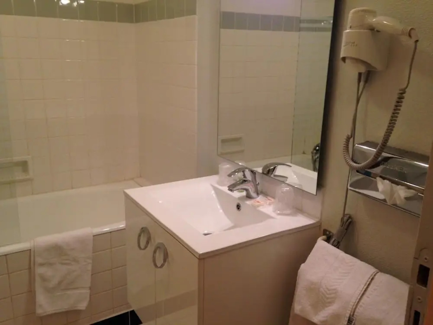 Hotel Continental - Contact Hotel