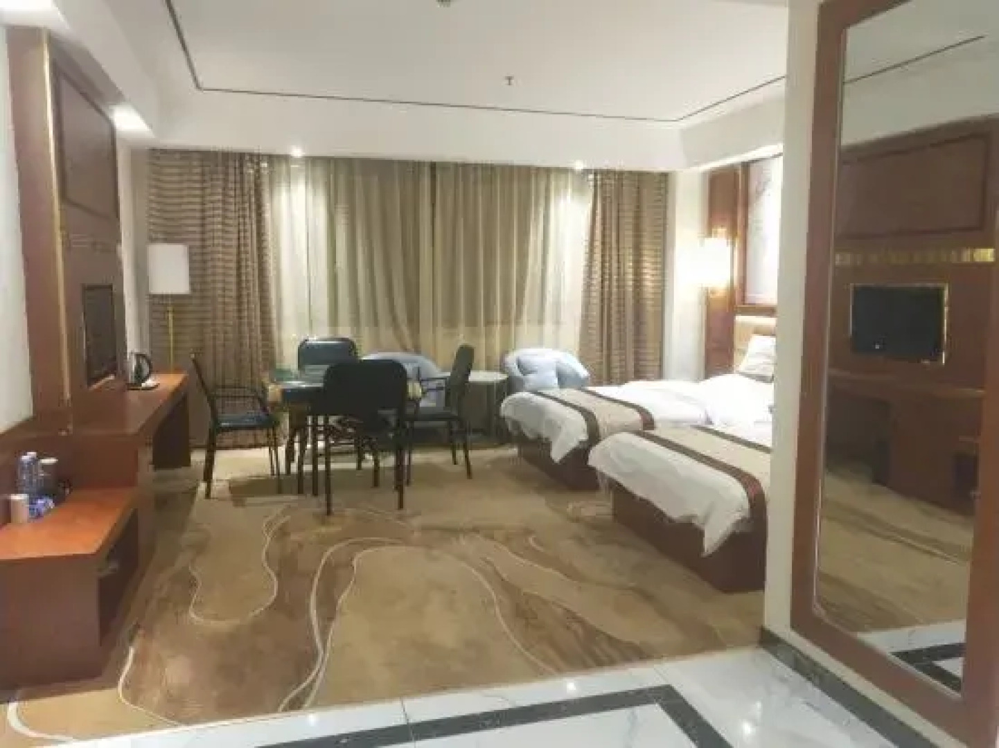 Shengshi Zhonghua Hotel