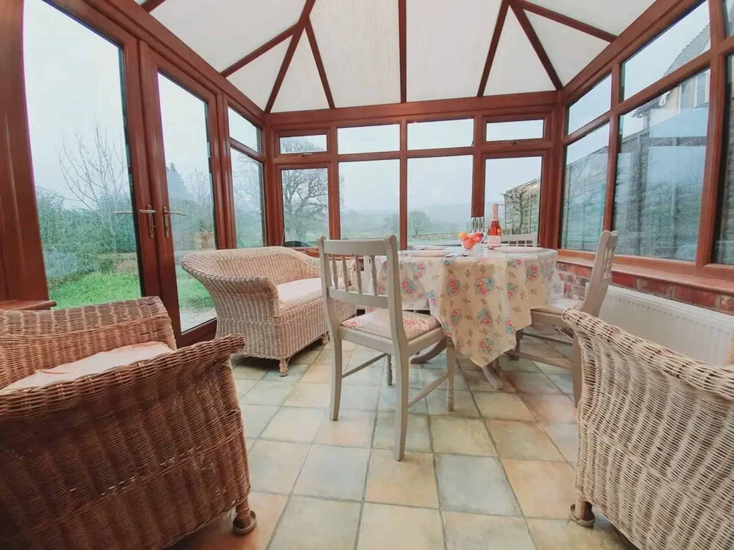 The Victorian Barn self catering holidays with pool & hot tubs