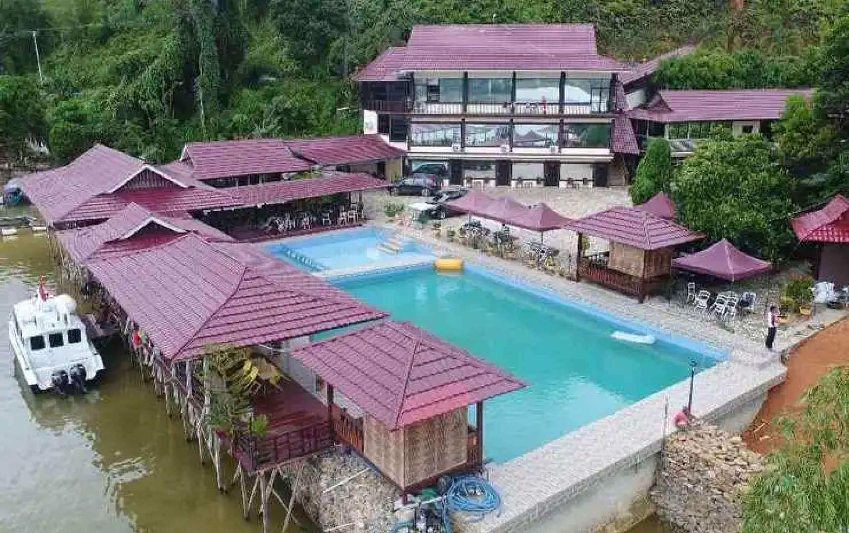 Danau Poso Resort
