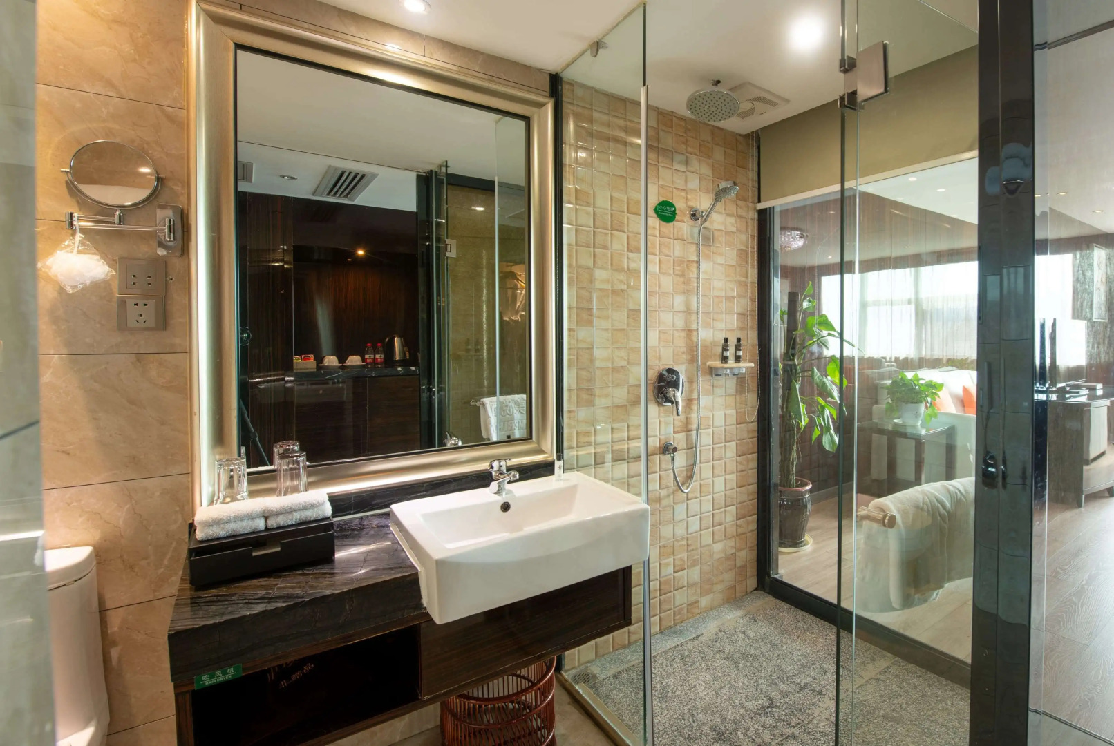 Ramada by Wyndham Encore Kaili West