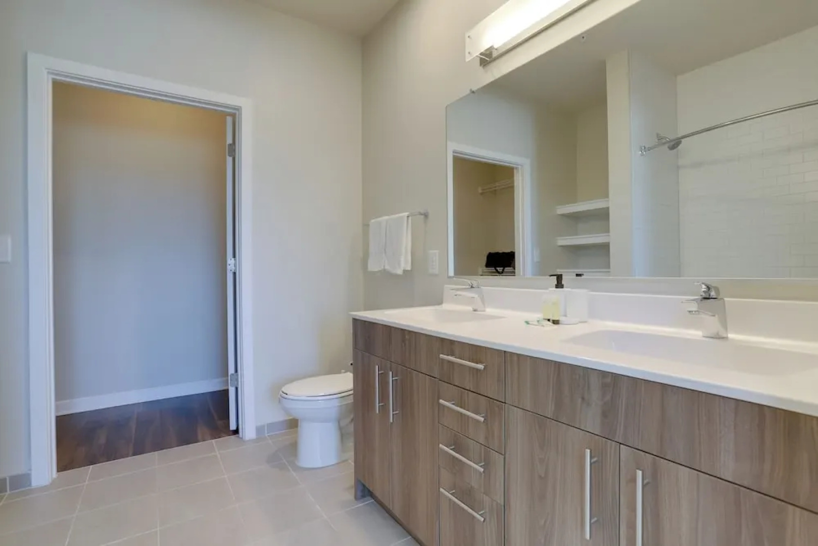 Spacious 2BR Apt with Den W Balcony