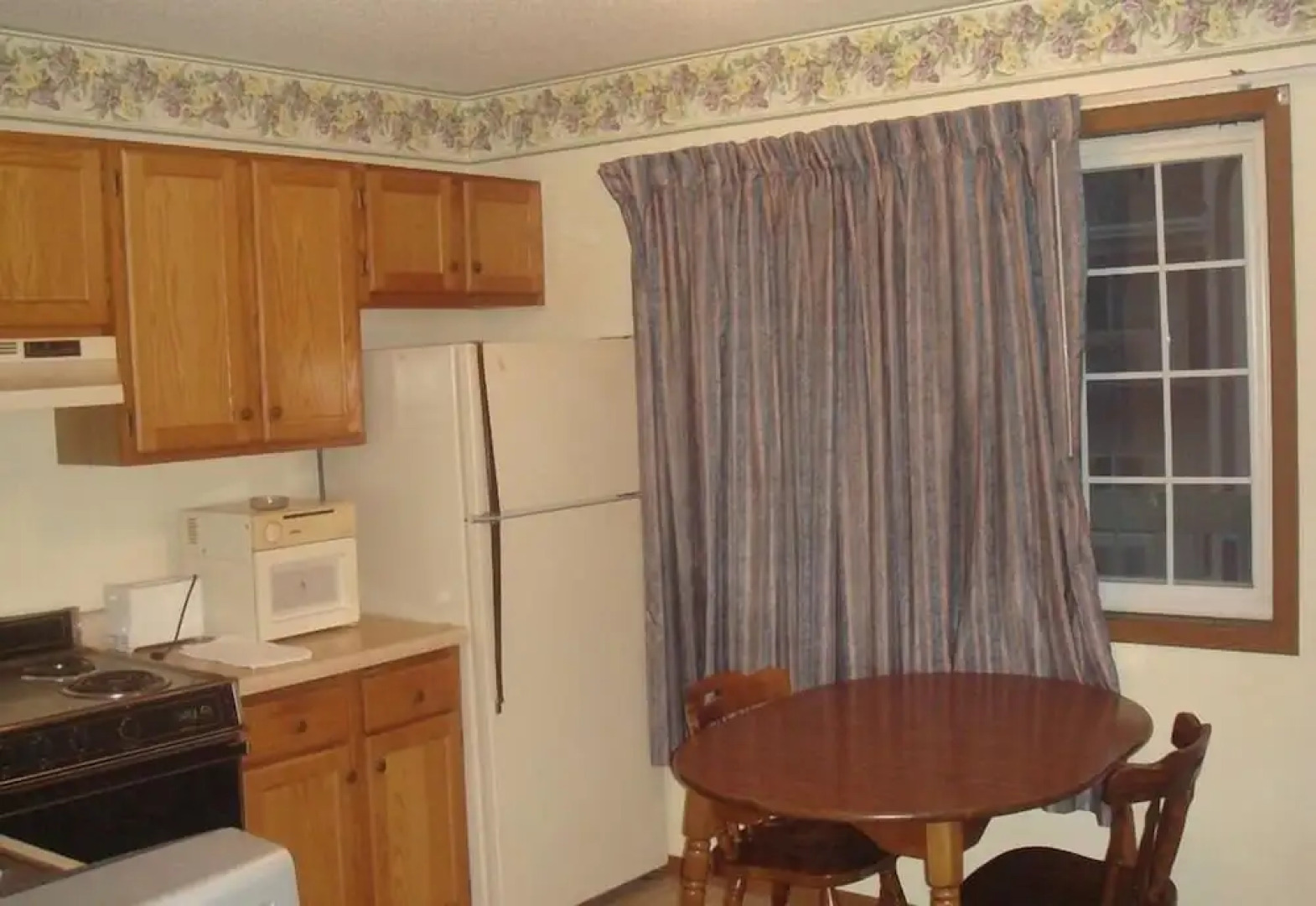 Townhouse Inn & Suites