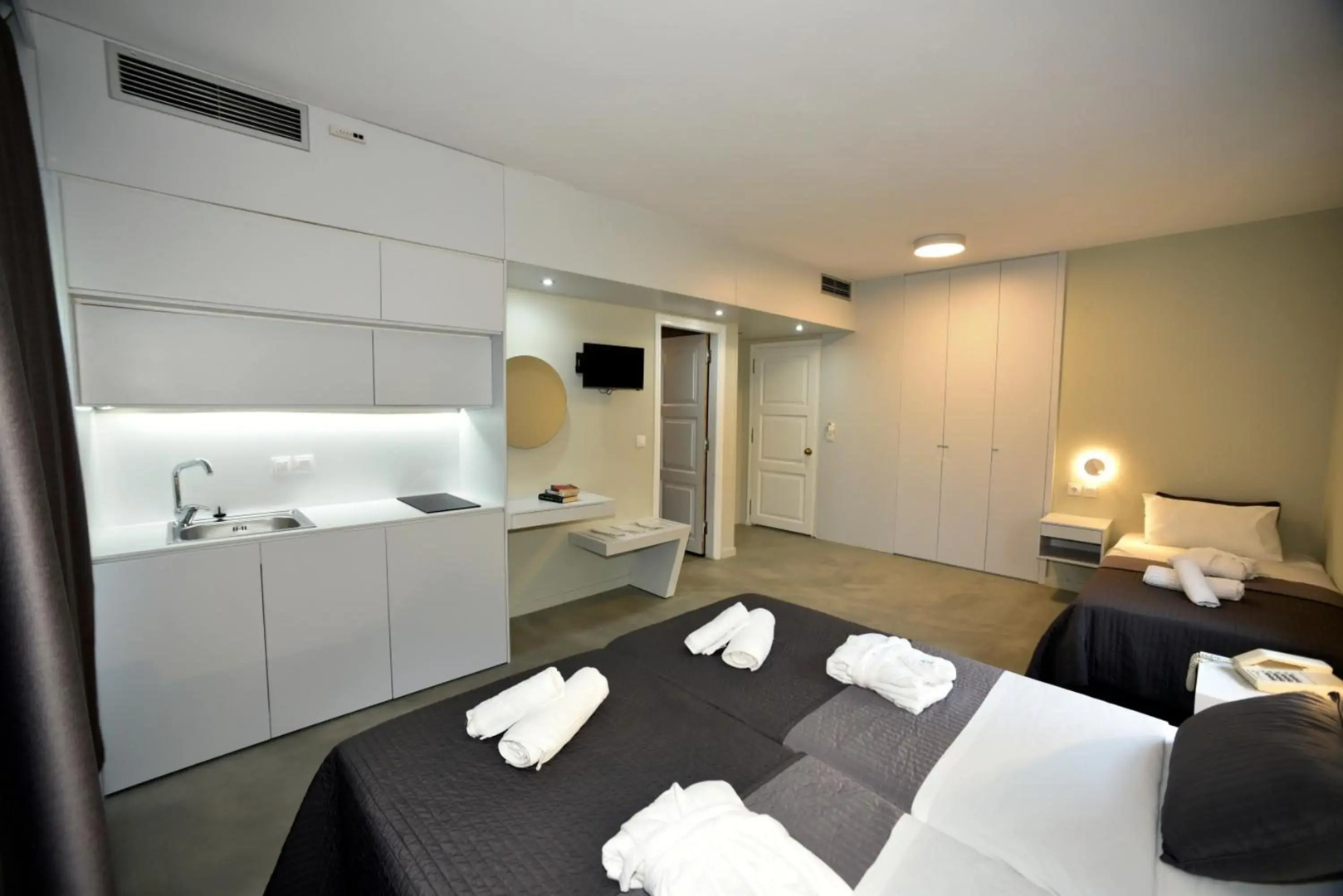 Olive Press Hotel & Apartments