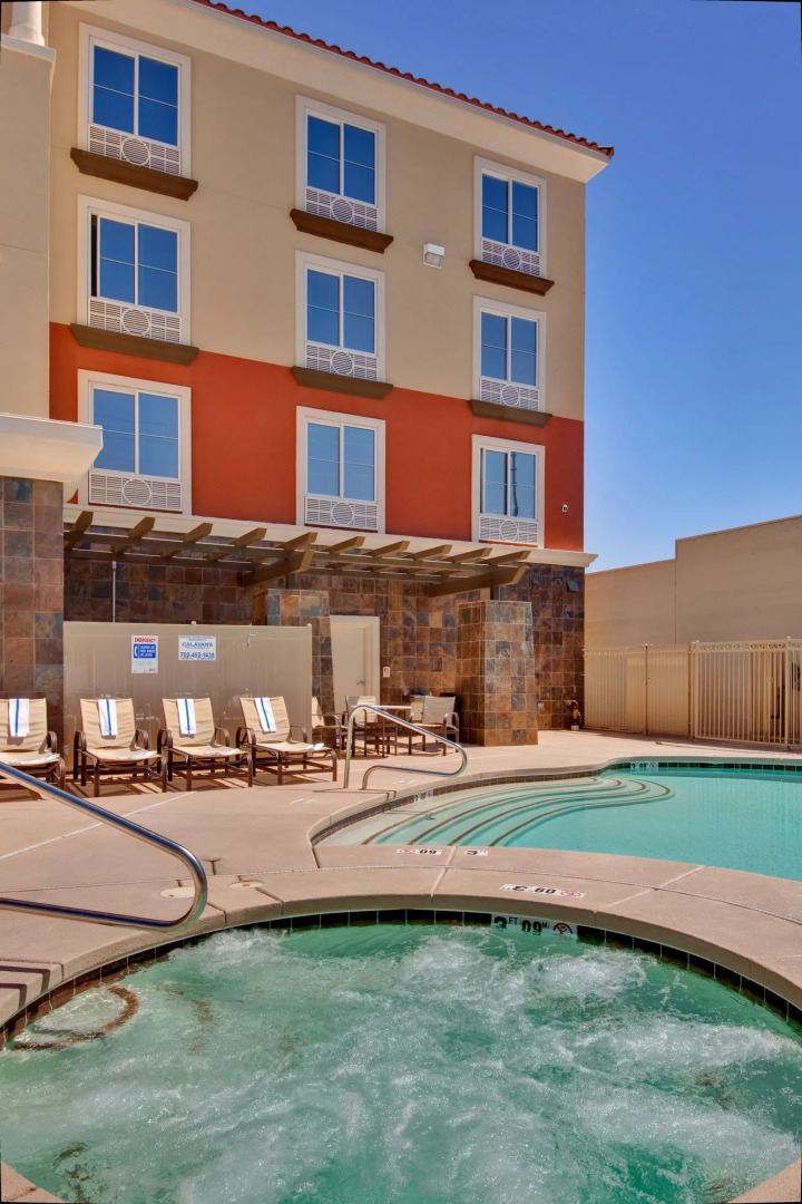 Holiday Inn Express & Suites Las Vegas SW - Spring Valley by IHG