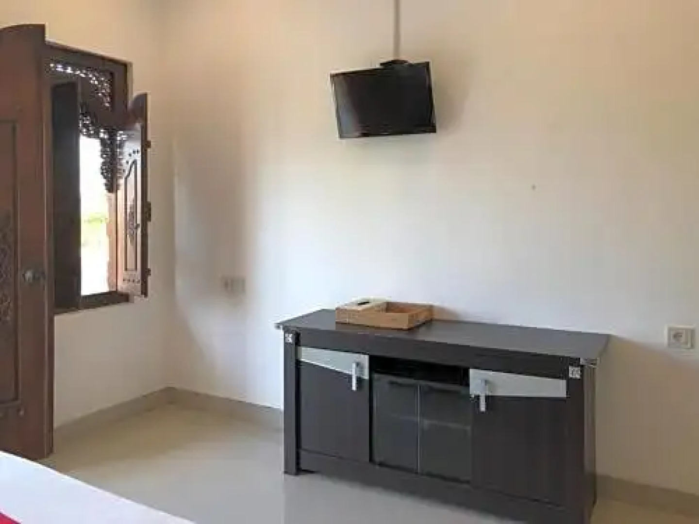 RedDoorz Plus near Dreamland Beach