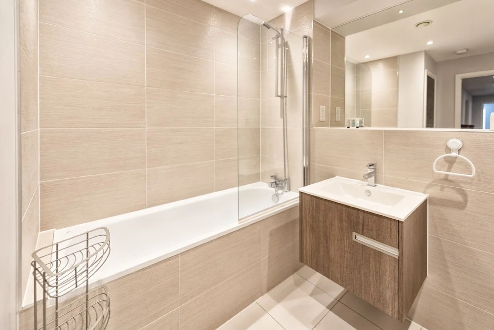 Luxury Bedford Riverside Apartment