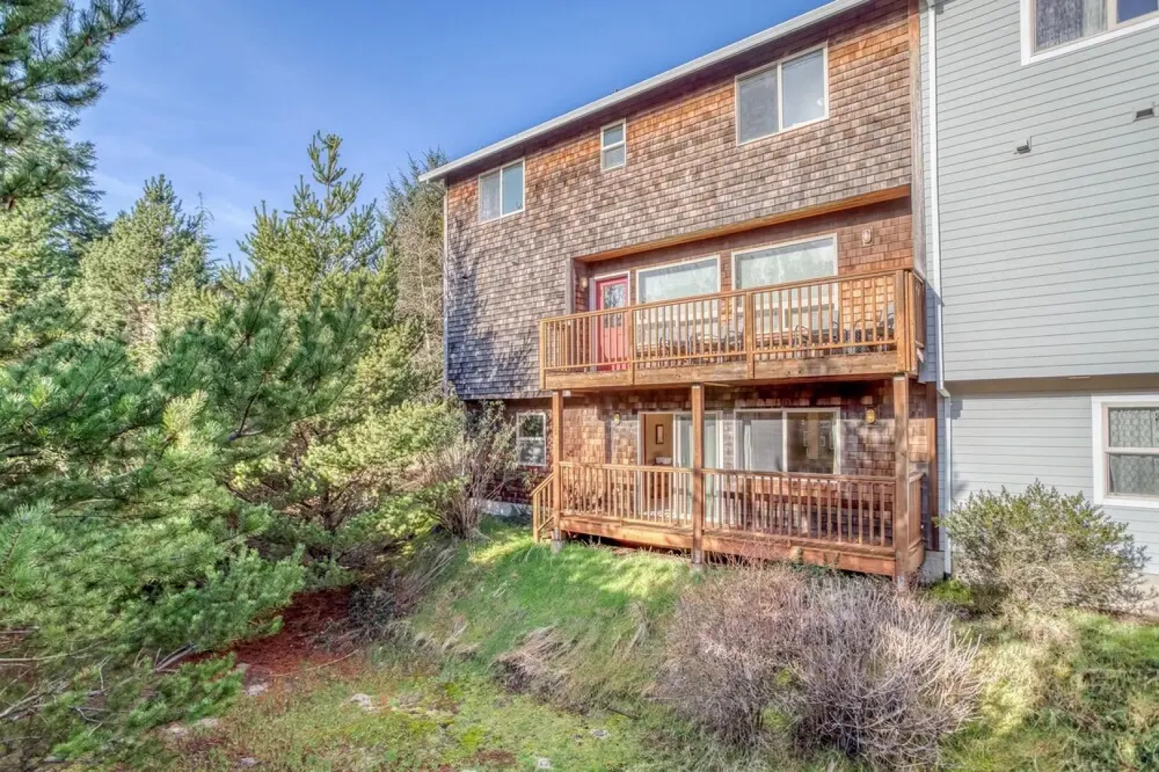 Moon Over Manzanita (MCA 1549)