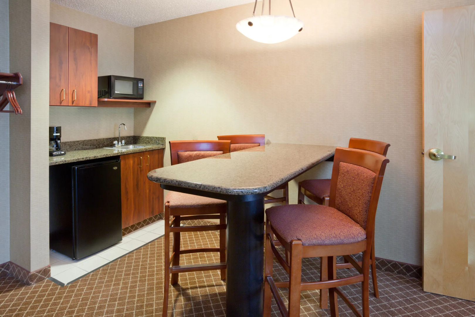 Holiday Inn Express & Suites - Interstate 380 at 33rd Avenue by IHG