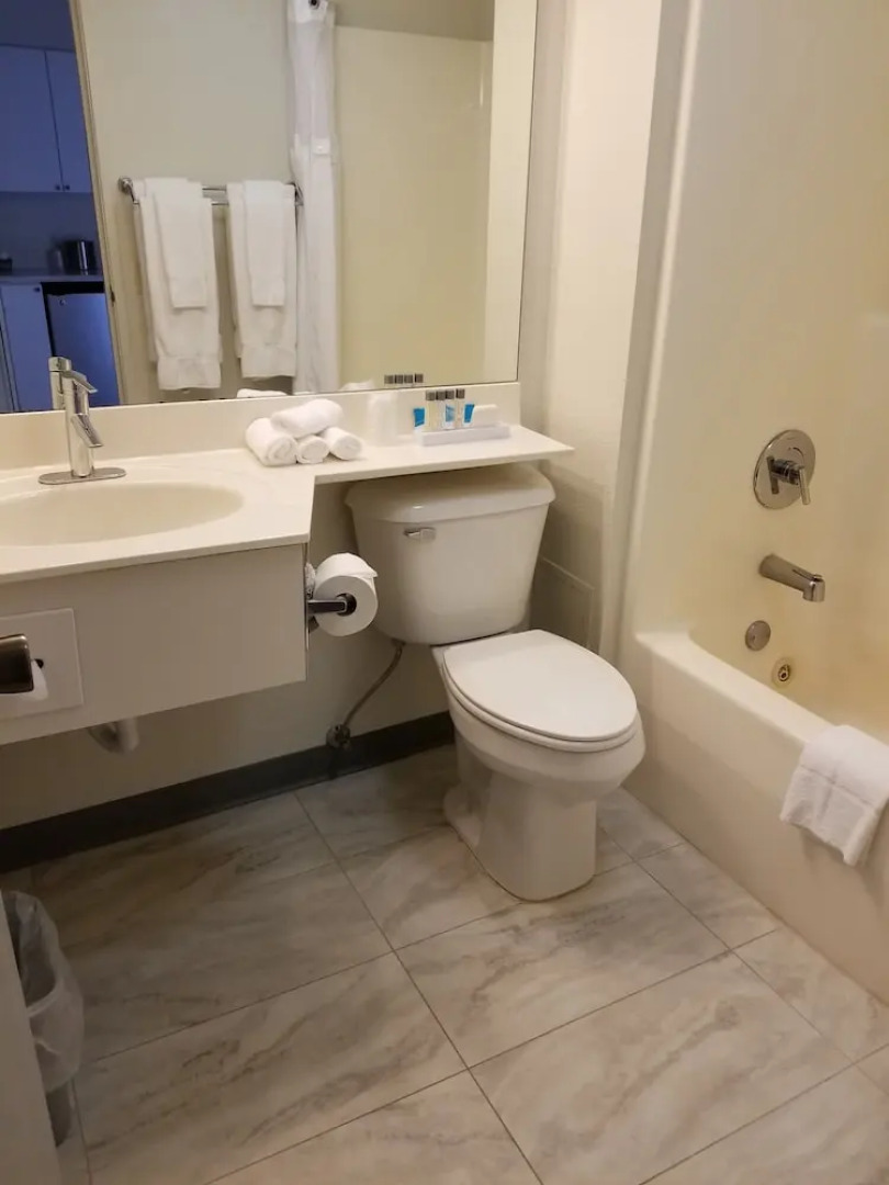 Schoenbrunn Inn & Suites