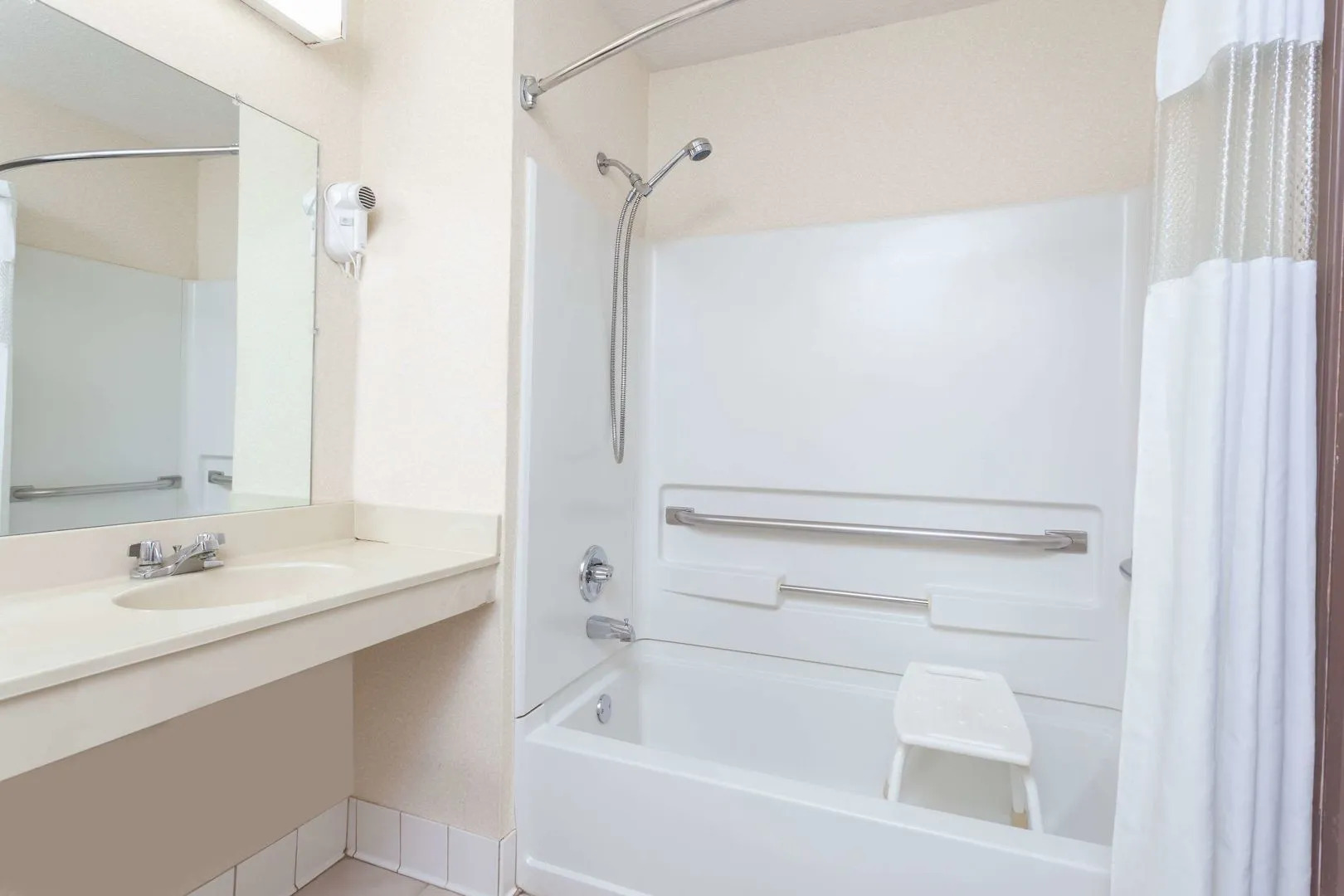 American Inn and Suites Dundee