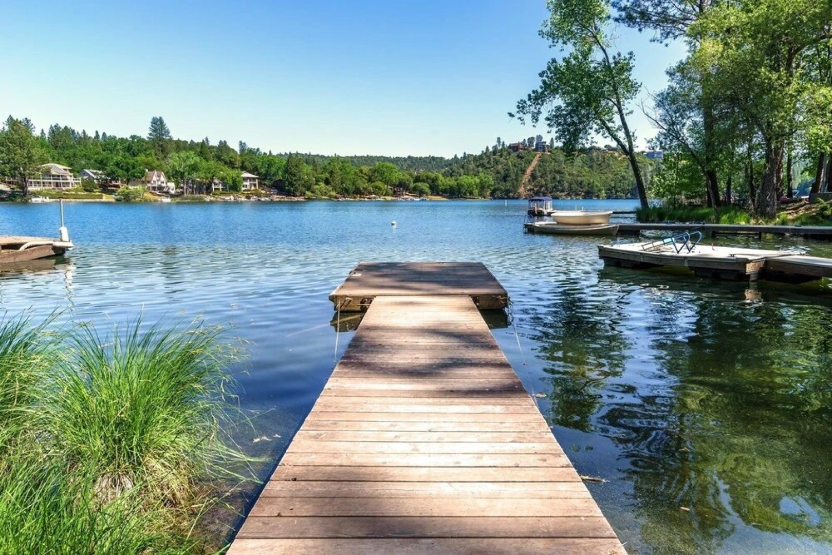 Hart Lake House - Amazing Location 500 Feet to Marina Beach and Pet Friendly! by Yosemite Region Resorts
