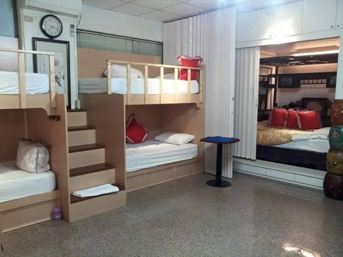 Jiji Art Backpackers Hostel