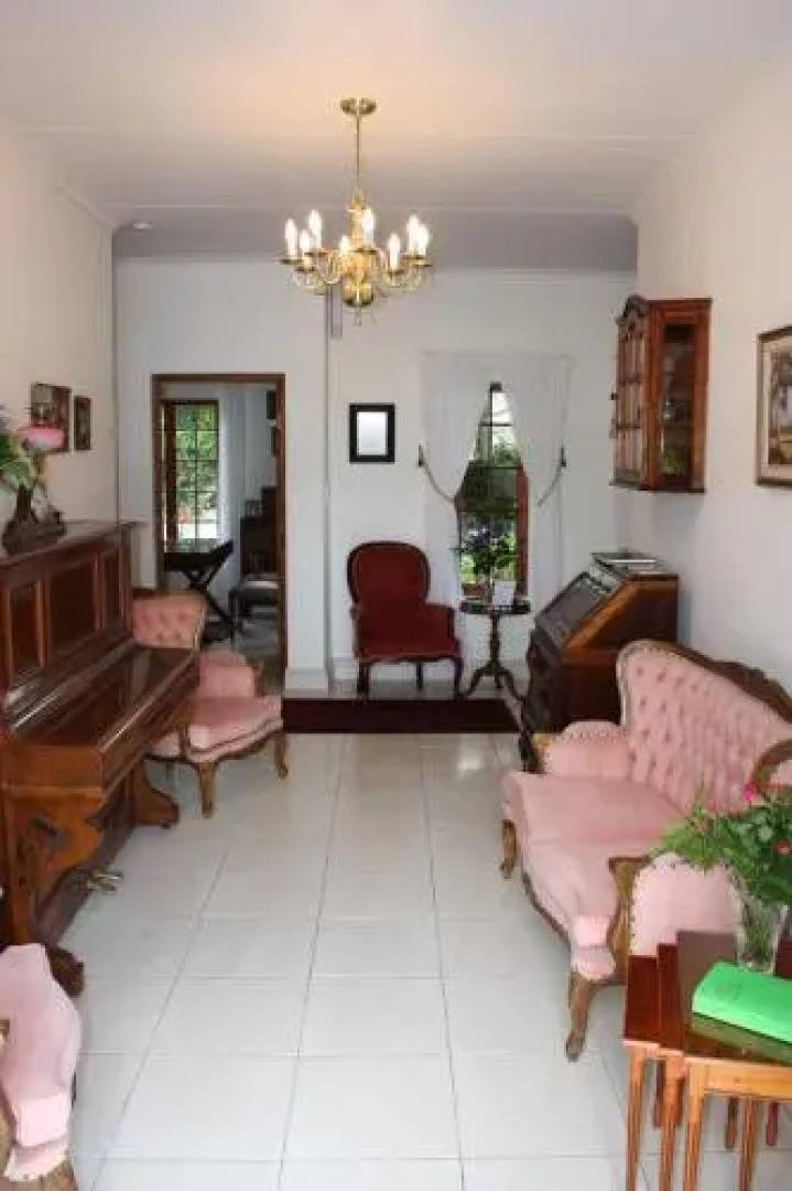 Hermanus Dorpshuys Guesthouse