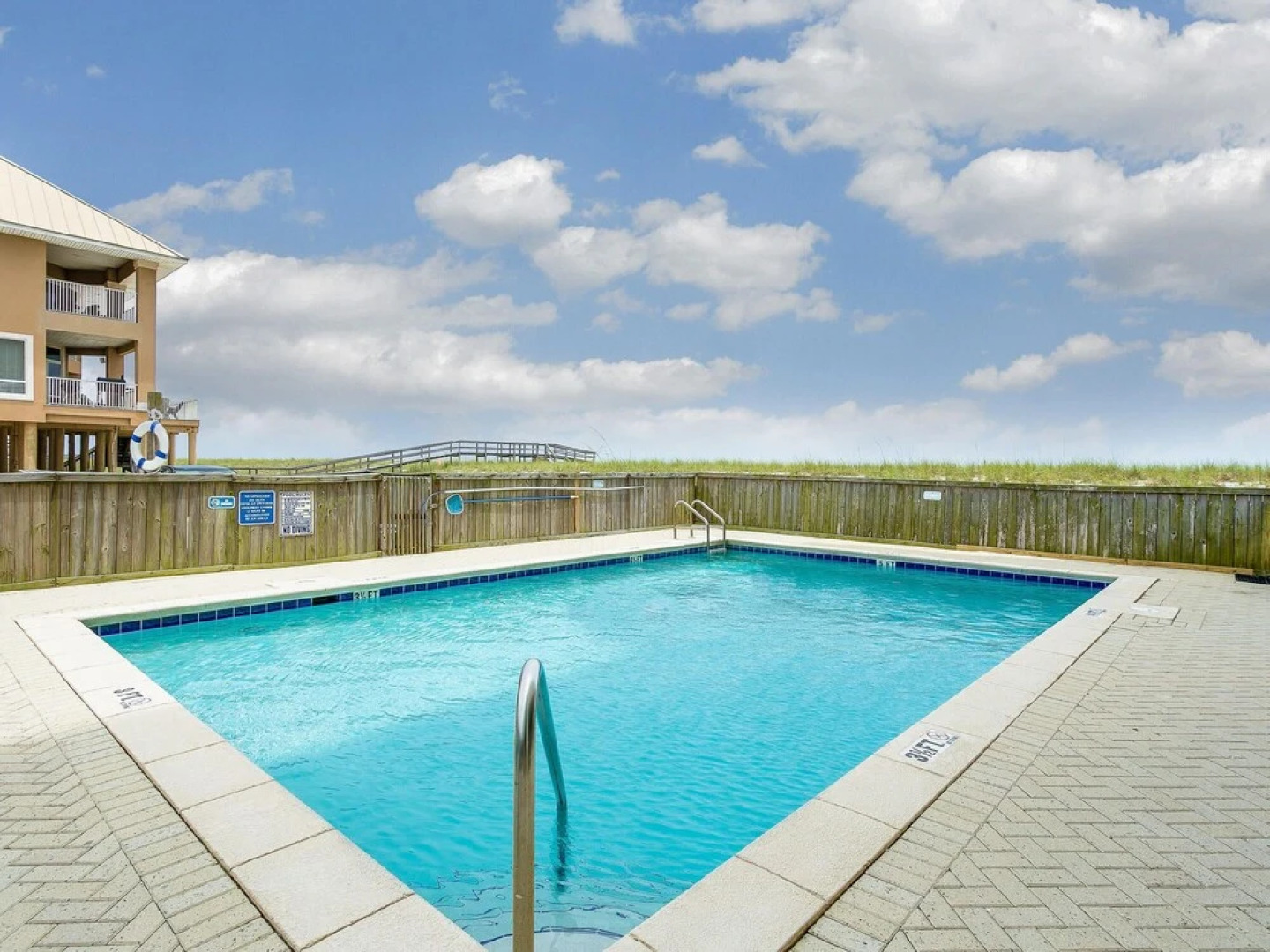 Sundunes Condominium