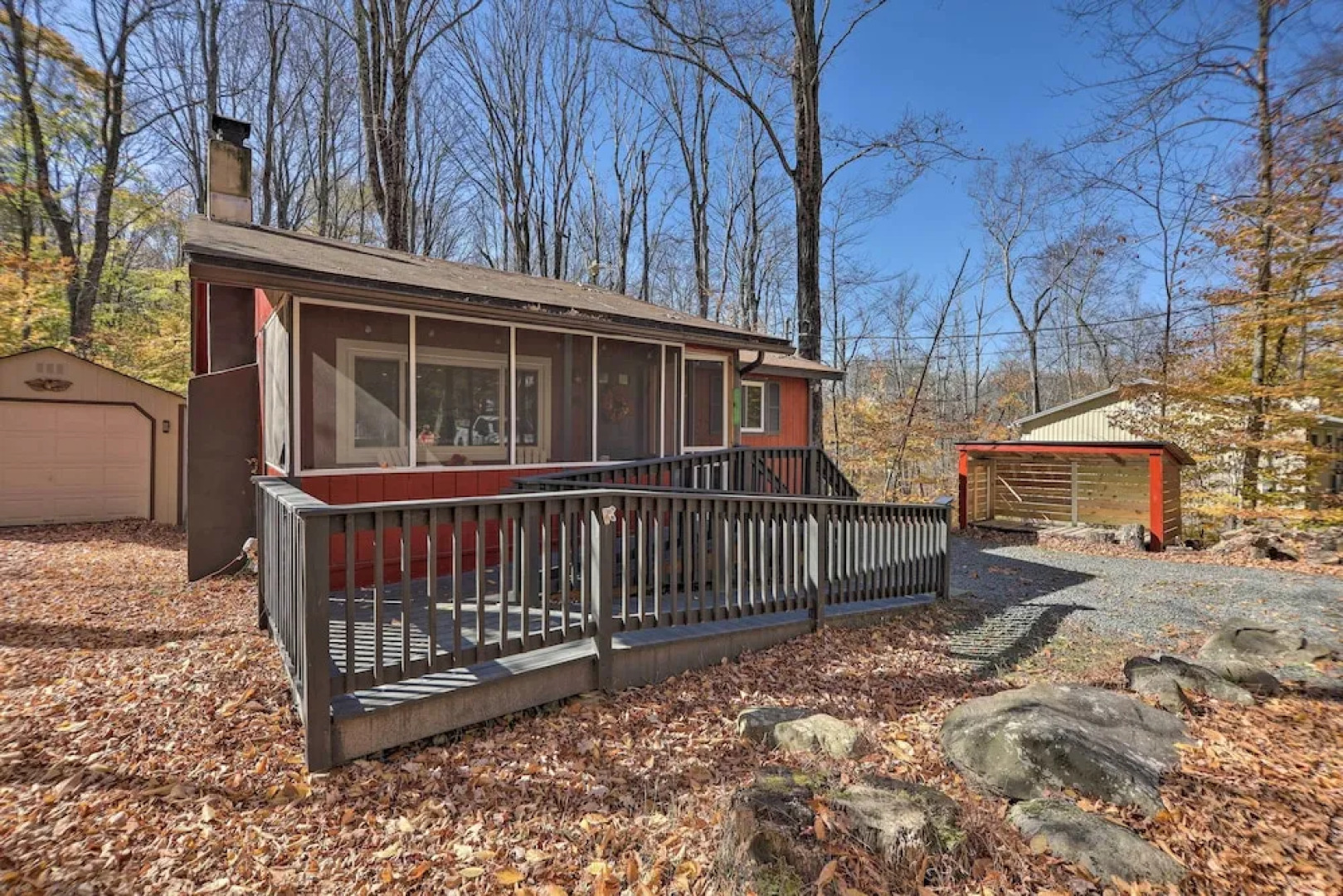 Arrowhead Lake Amenities: Quaint Home w/ Fireplace