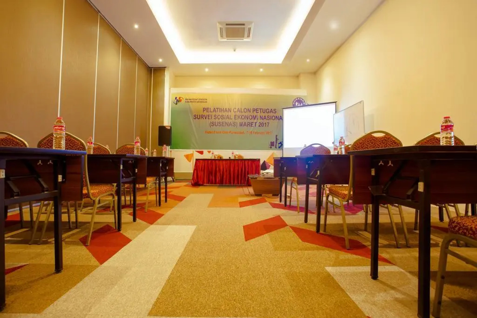 Front One Hotel Purwodadi