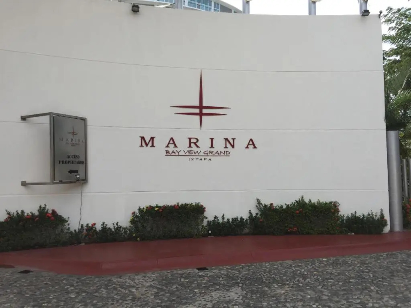 Bay View Grand Marina 1605 Sur