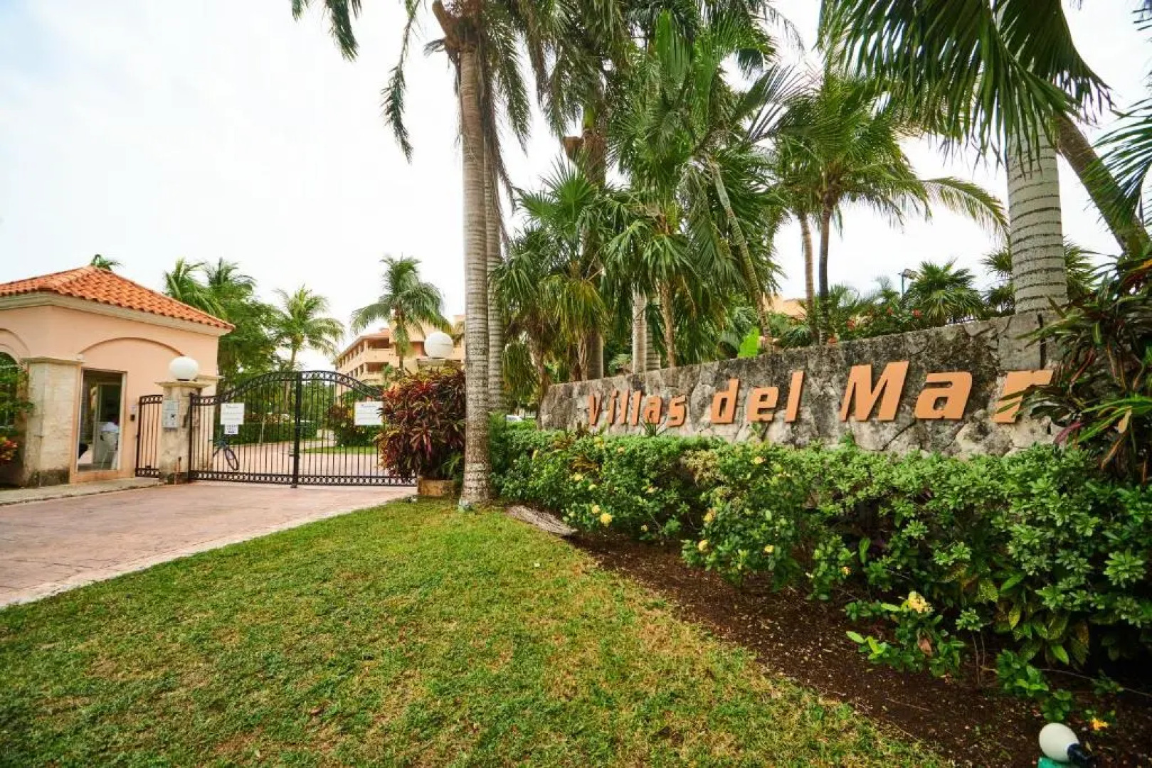 Caribbean Chic Apartment Beachfront Complex Marvelous Pool Gardens Private Terrace