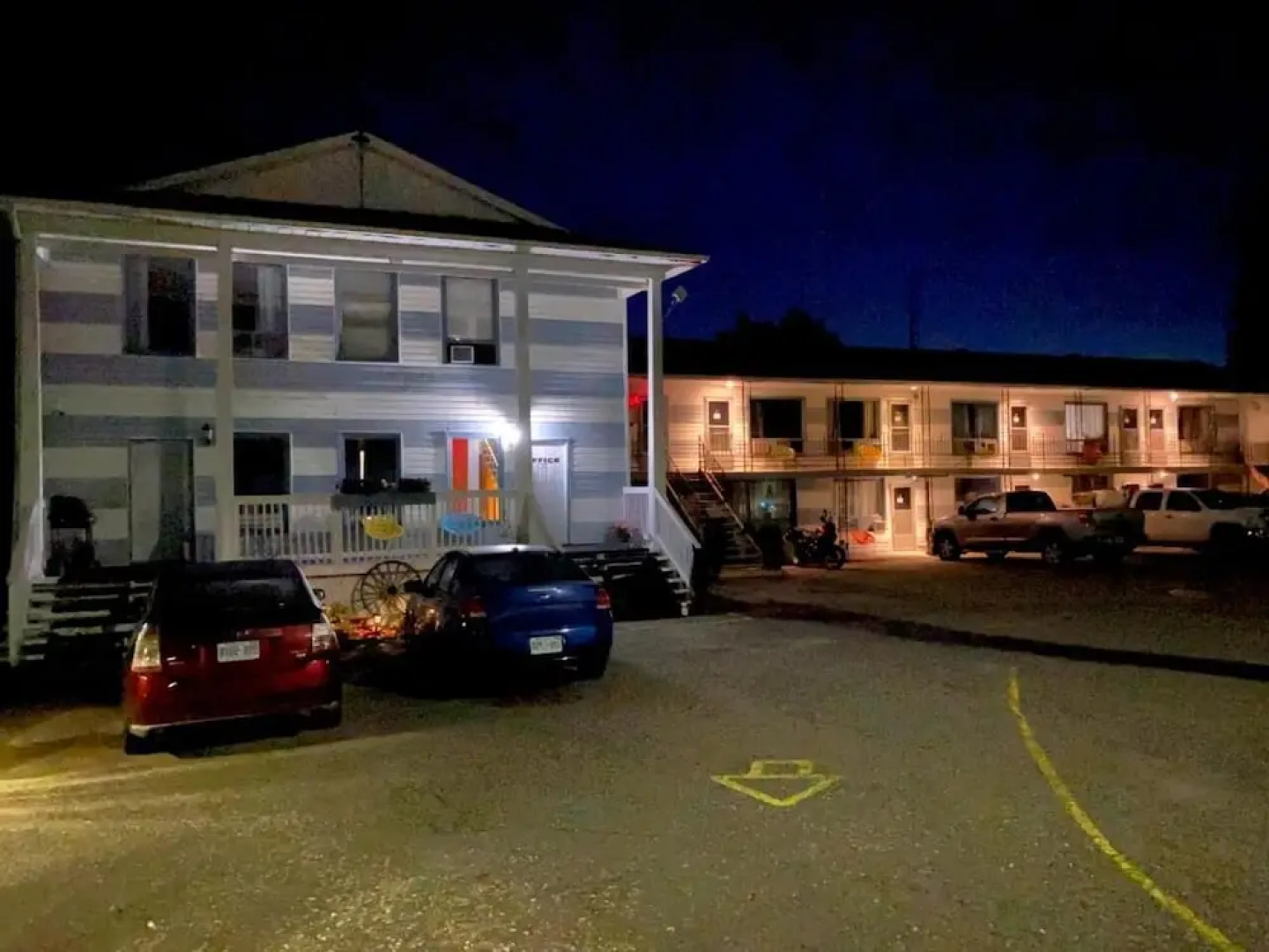 Bay Lake Inn (Frontiersman Motel)