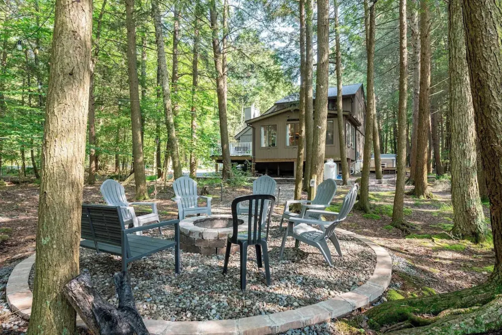 Lakeshore Oasis by Avantstay Private Beach, Views, Hot Tub, Volleyball