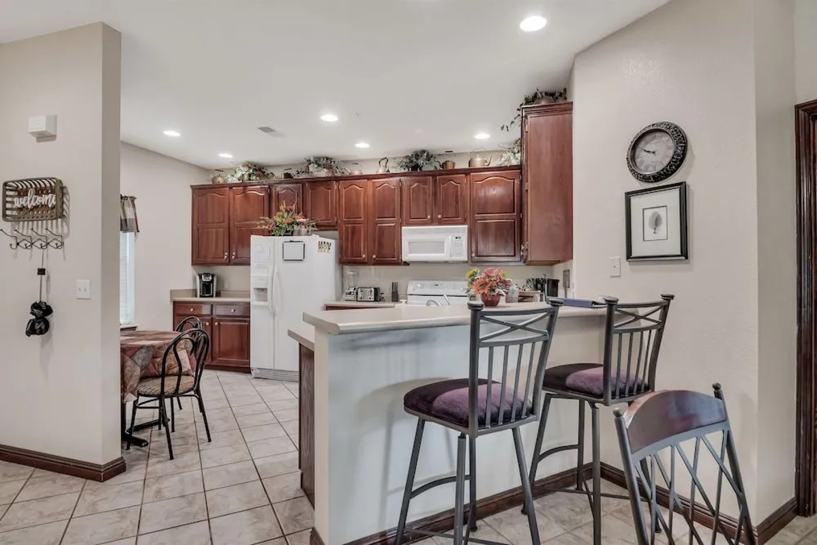 Reflection 2 Bedroom Condo by Redawning