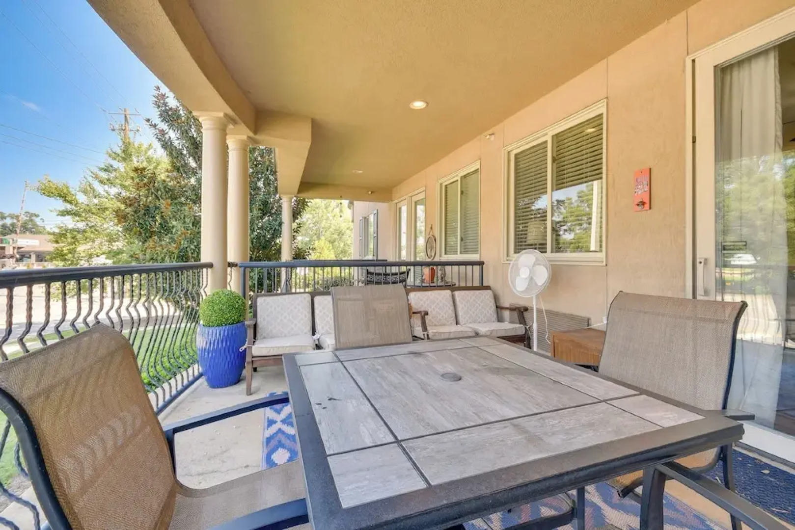 Auburn Retreat w/ Balcony - Walk to Campus!