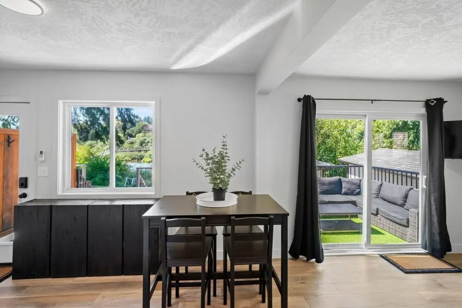 Riverside by Cowichan Lake Cottages