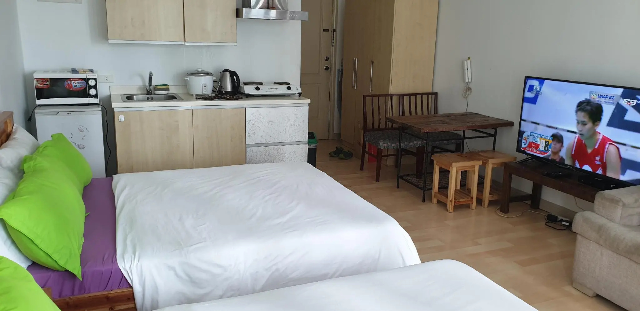 Studio Staycation w/ 2 queen across Shangrila Mall