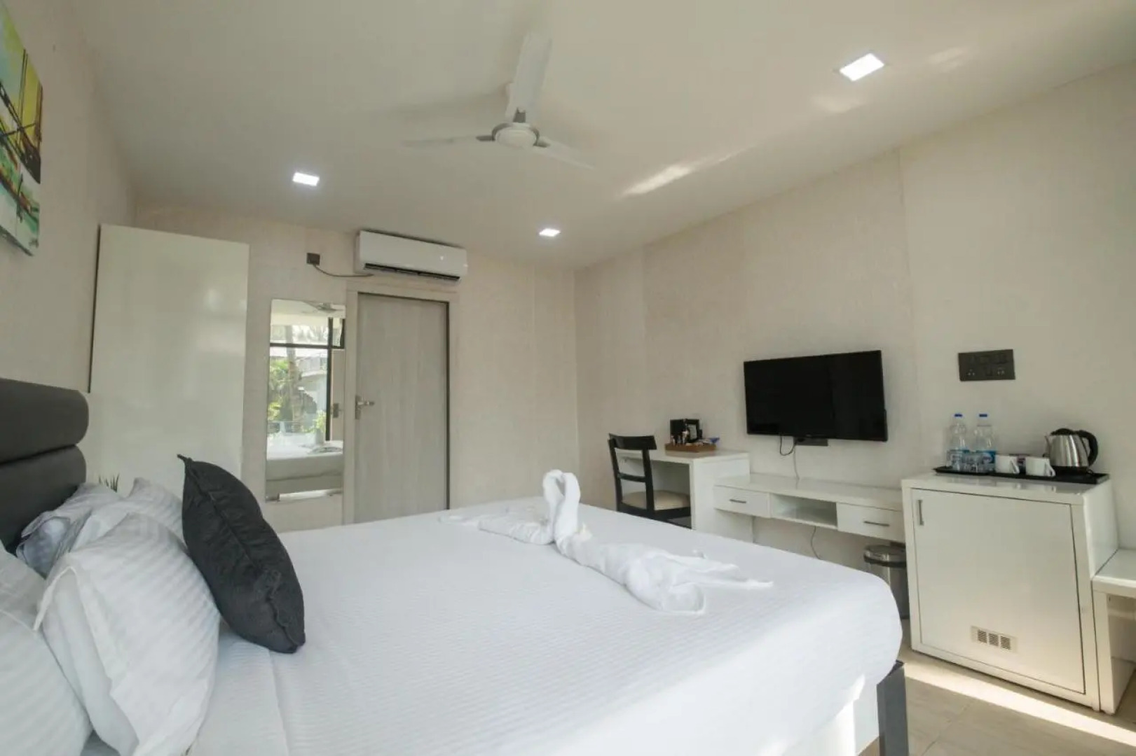 Foxoso La Beach Resort & Spa