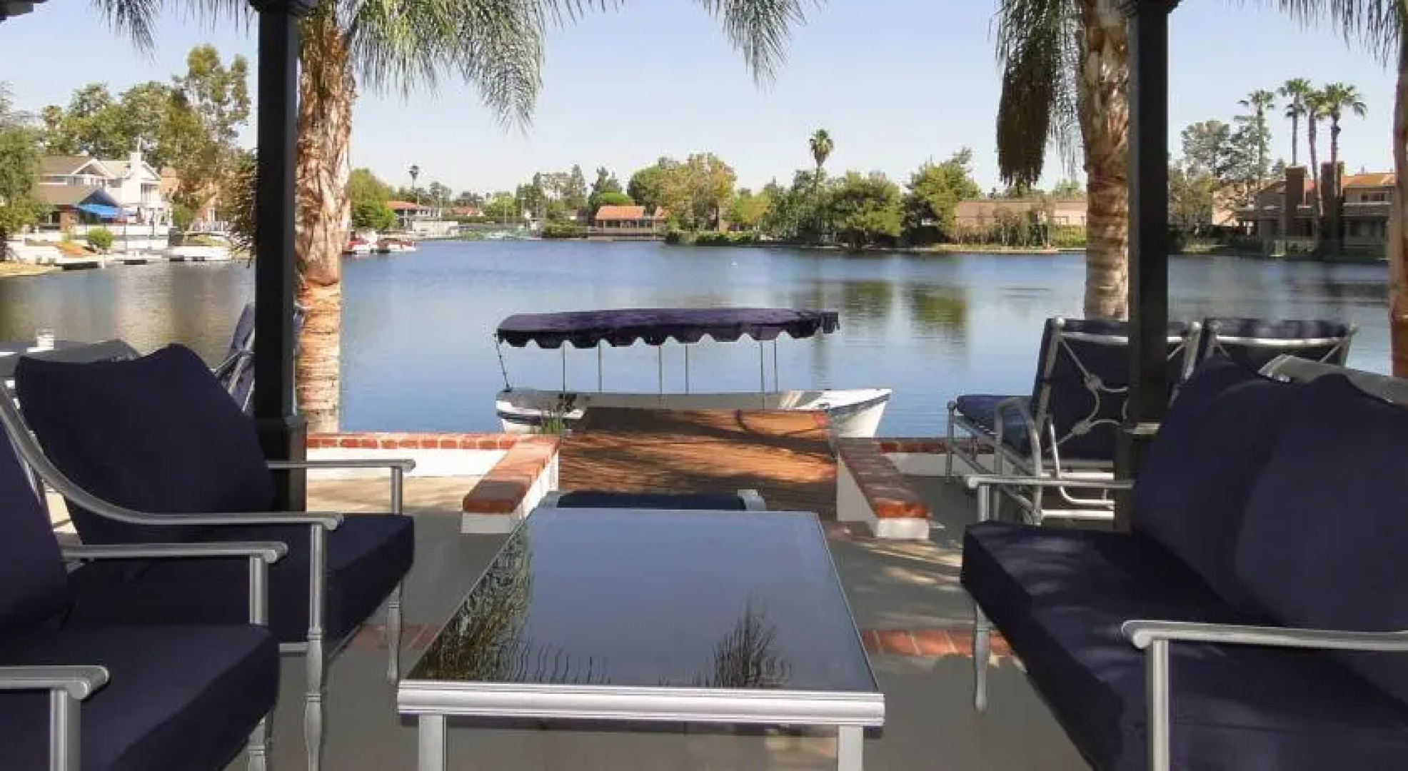Luxury 4-Bedroom Lakefront Villa with Boat near Laguna Beach and Irvine