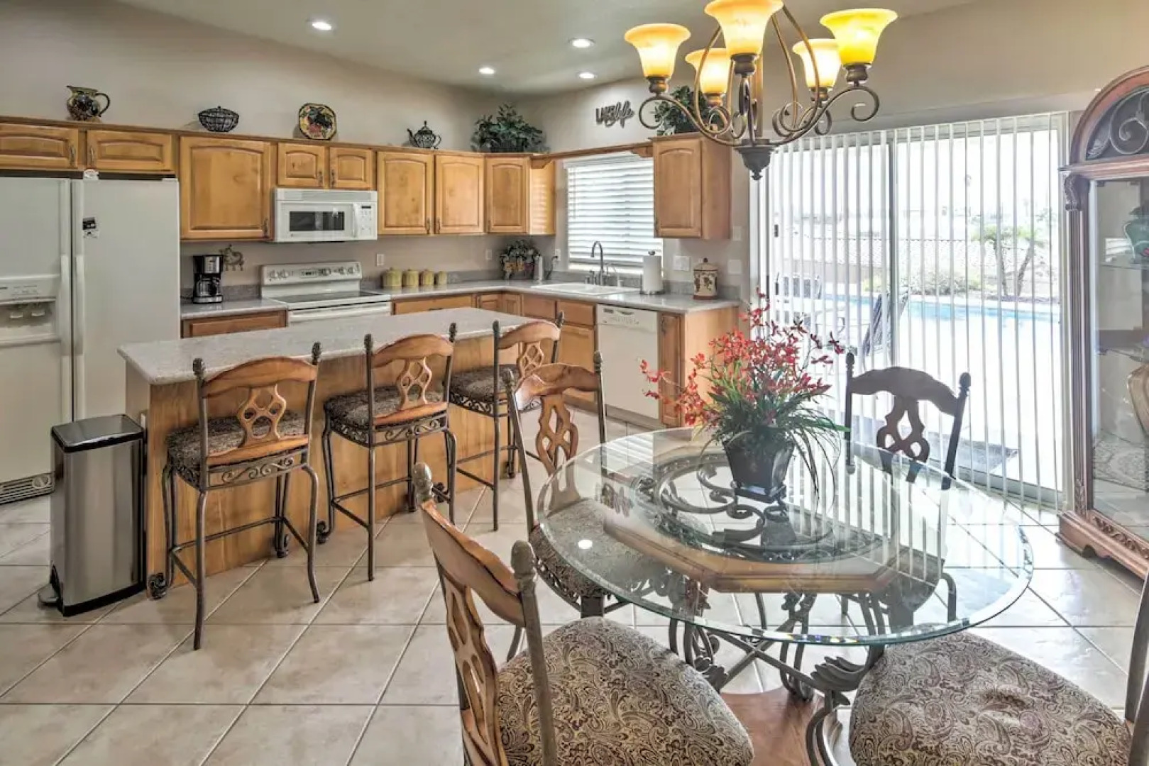 Pool & Yard: Pet-friendly Lake Havasu Home