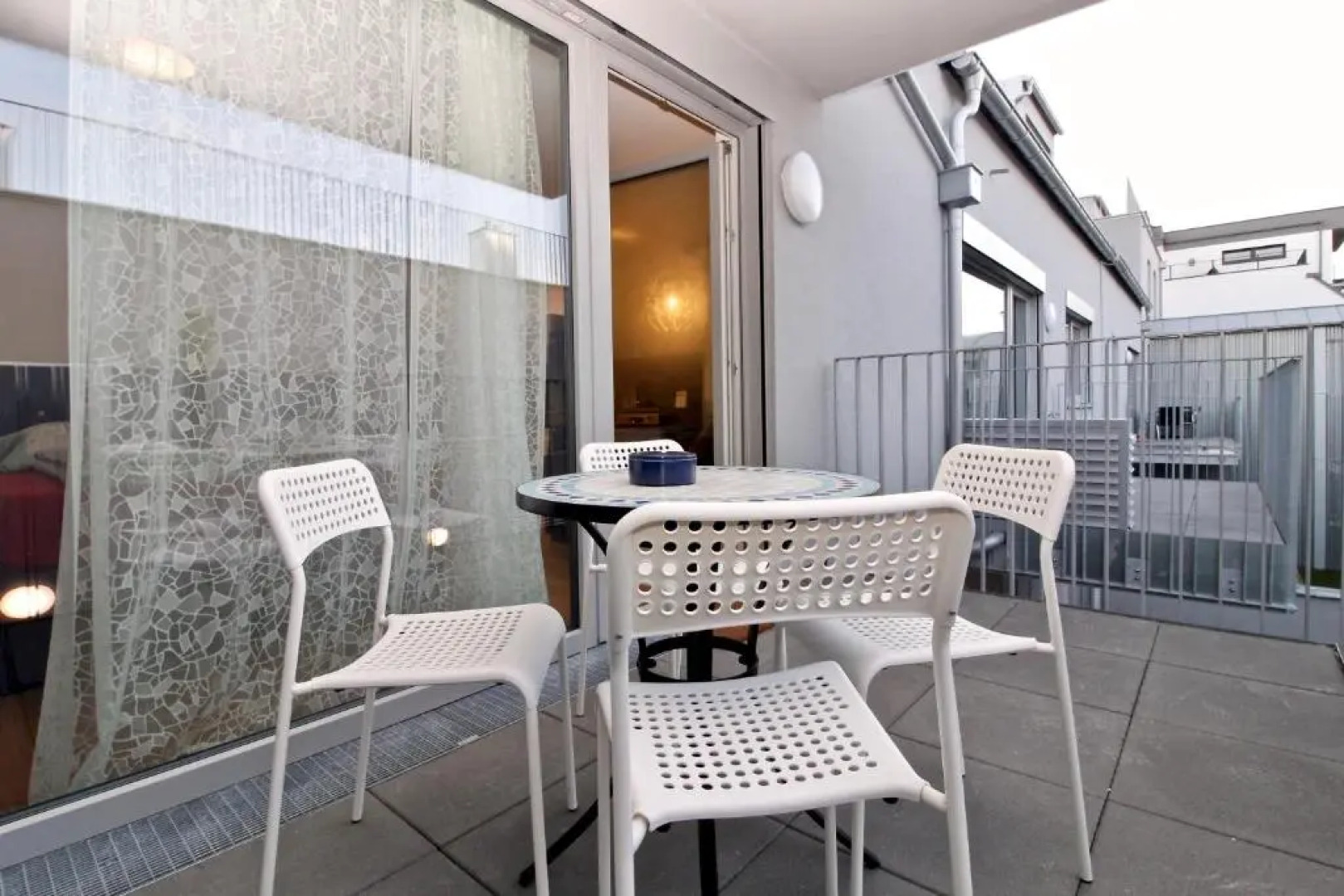 Balcony/Pool/Free Parking Garage Studio