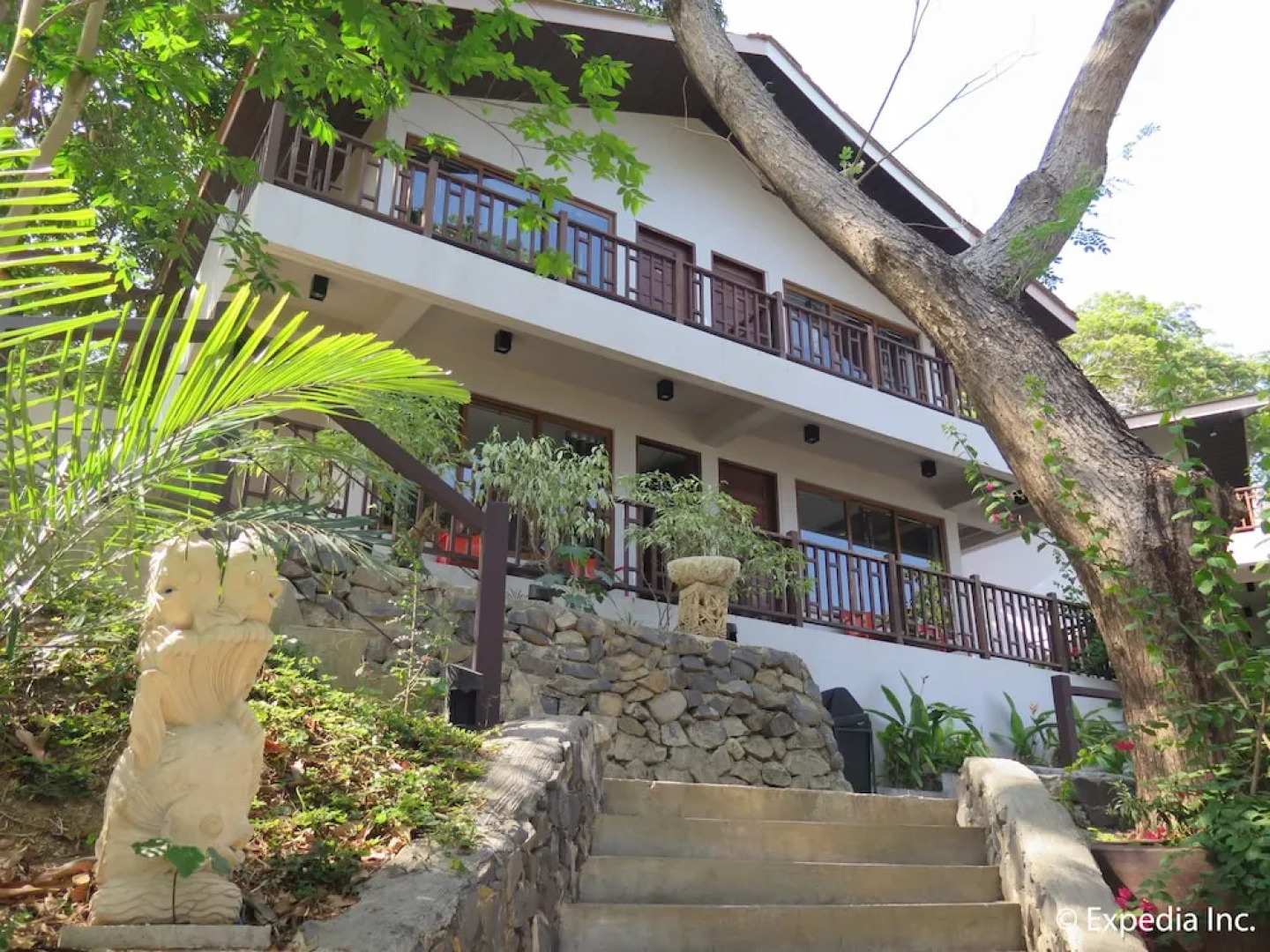 Aiyanar Beach & Dive Resort