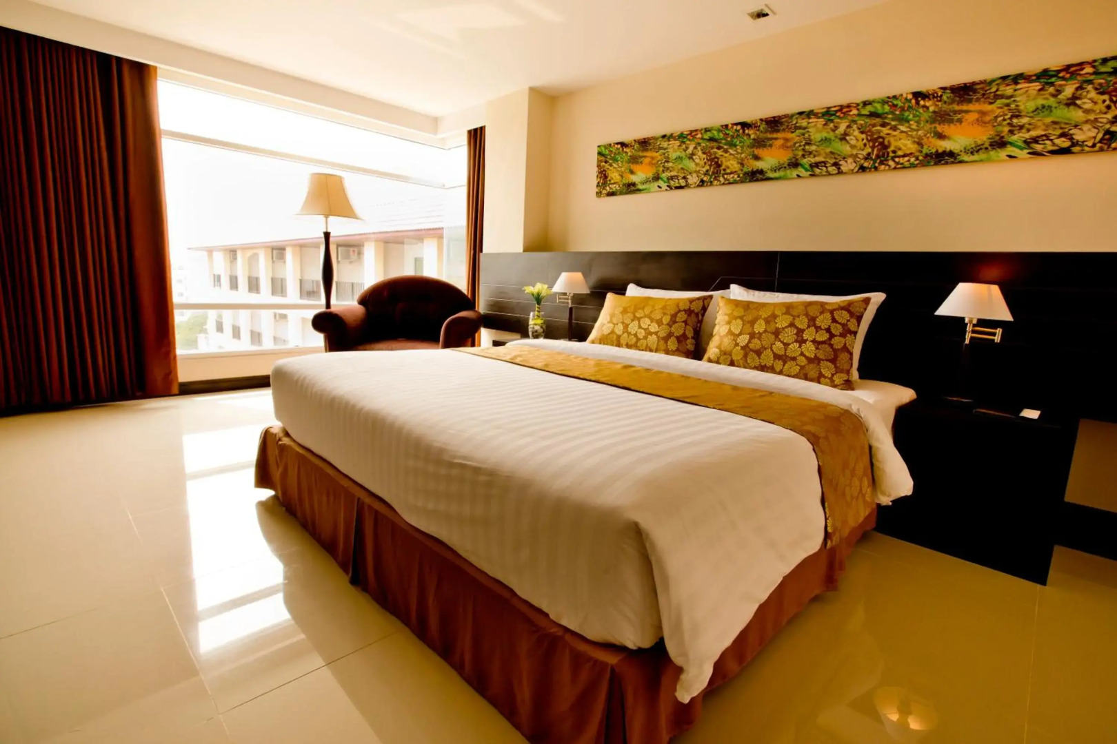 Sinsuvarn Airport Suite